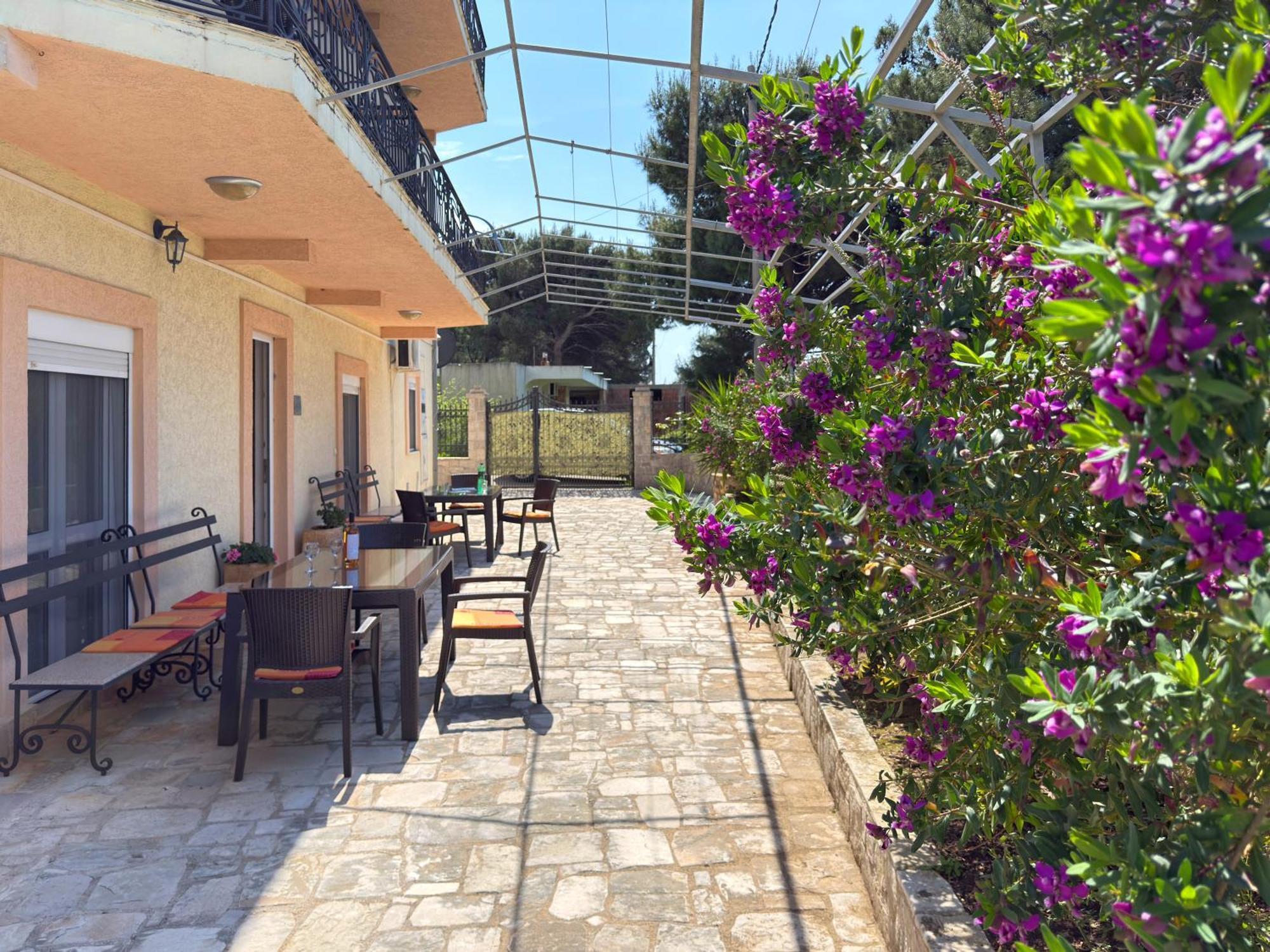 Vila Tara Сутоморе Экстерьер фото